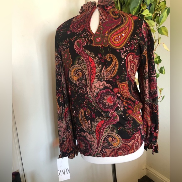 NWT ZARA RED PINK black Blouse RUFFLES PAISLEY PRINT SIZE M LONG SLEEVES modest - Picture 2 of 7